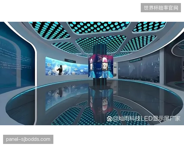 SoFi体育场中央悬挂的环形屏幕拥有近8000万像素，其灵活的内容分区管理系统是实现多场景叙事的关键技术支撑
